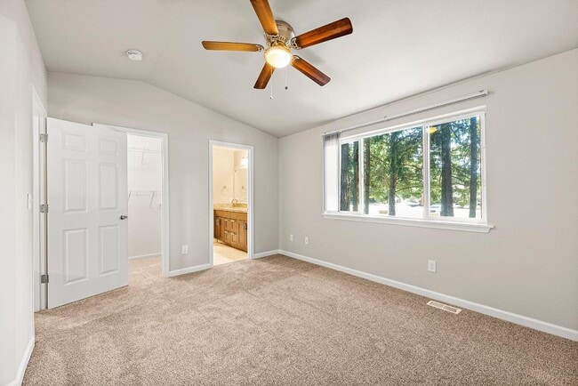 Building Photo - Updated 3 Bed Home for Rent in Lacey | Vau...