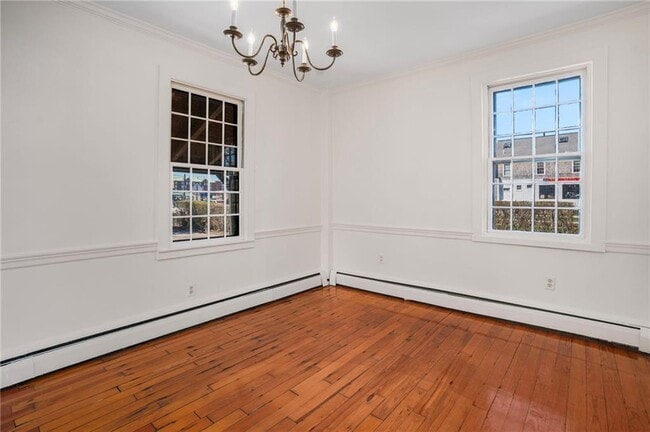 Building Photo - 14 Elm St