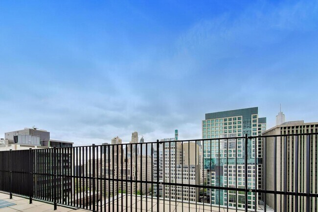 Building Photo - 201 E Chestnut St