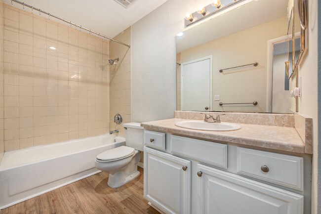 Building Photo - 1481 Center St Ext