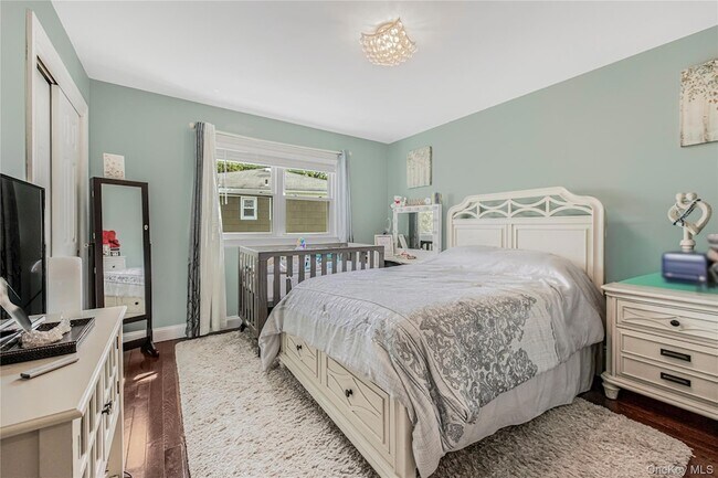 Building Photo - 2 Bryn Mawr Pl