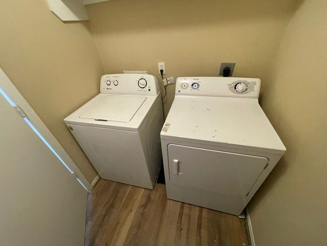 Building Photo - 8714 Sunset Pond Dr