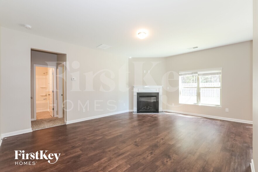 Building Photo - 3527 Lebella Ln