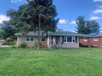 Building Photo - 1604 Woodluck Ave