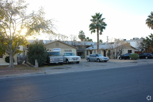 Building Photo - Plaza Apartments
