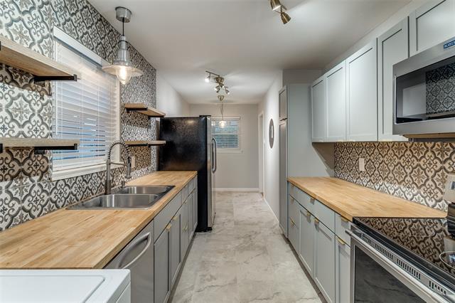 Building Photo - 3634 Woodleigh Dr