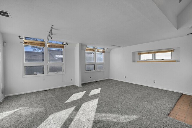 Building Photo - $2,290.95, 2 Bed, 1.5 Bath in Boulder with In Unit Laundry