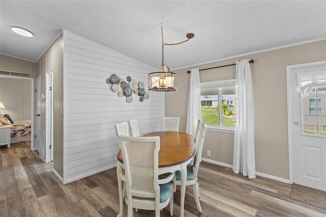 Building Photo - 611 La Jolla Cir