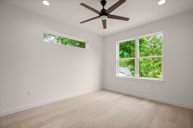 Building Photo - 5305 Ledesma Rd