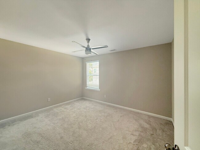 Building Photo - 4372 Grosbeak Dr