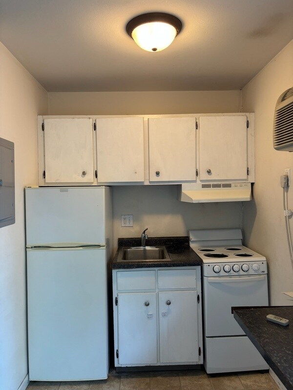 Building Photo - 134 E Johnson St