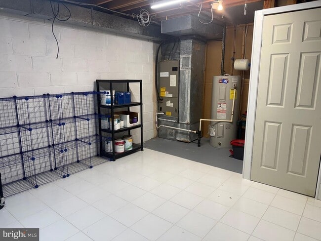 Building Photo - 28 Oak Shadows Ct