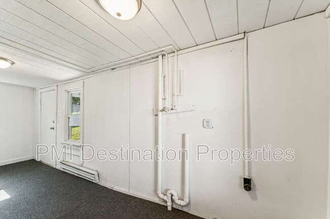 Building Photo - 108 Cliff Dr