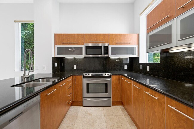 Building Photo - 775 NE 4th Ave