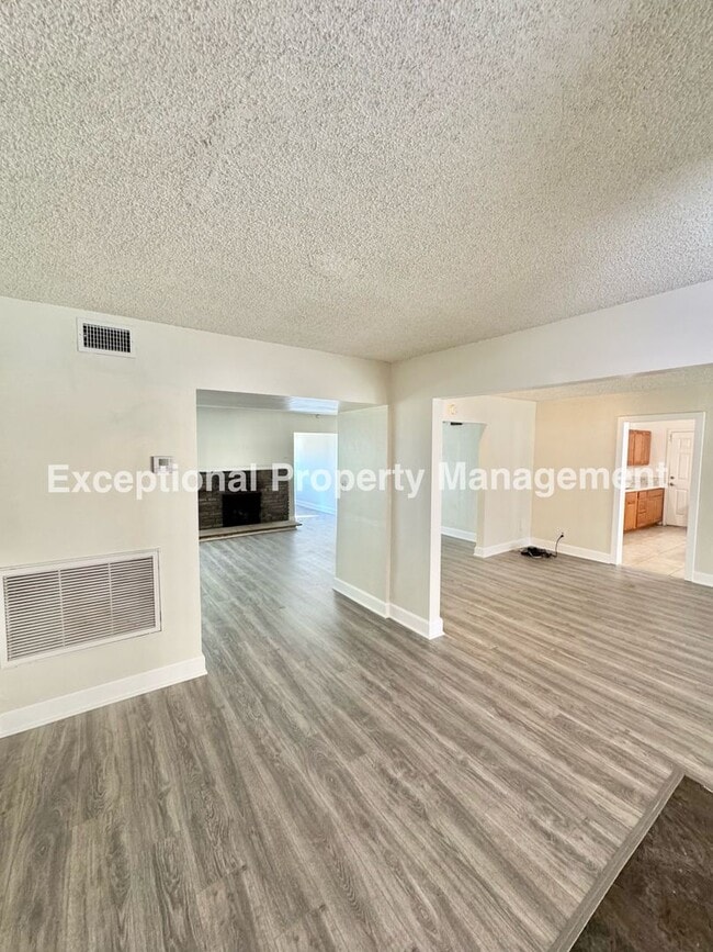 Building Photo - Great 3 bed 2 bath home