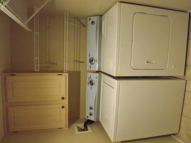 Building Photo - WONDERFUL DUAL MASTER BEDROOM TOWNHOME IN GATED "GREEN VALLEY COMMUNITY!!"