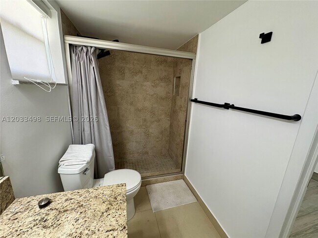 Building Photo - 1591 NE Miami Gardens Dr