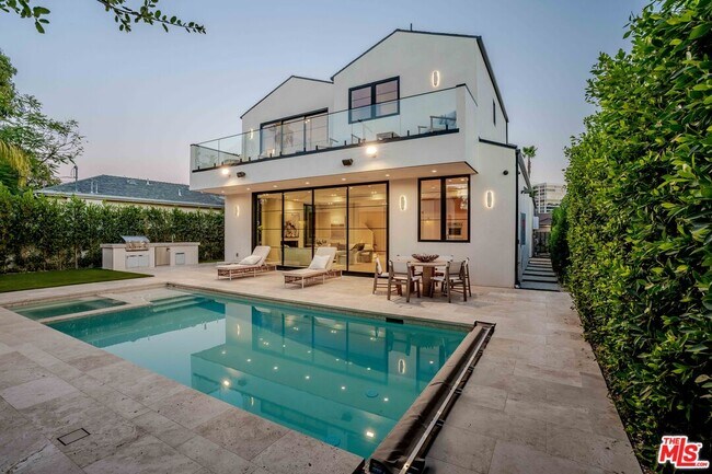 Building Photo - 16723 La Maida St