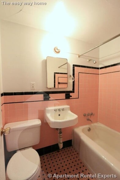 Building Photo - 48 Kirkland St