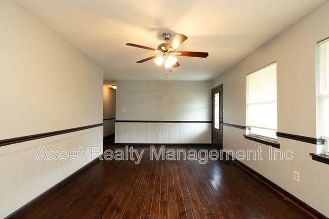 Building Photo - 6601 Bay Cir Dr