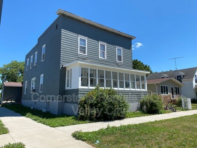 Building Photo - 205 3rd Ave SE