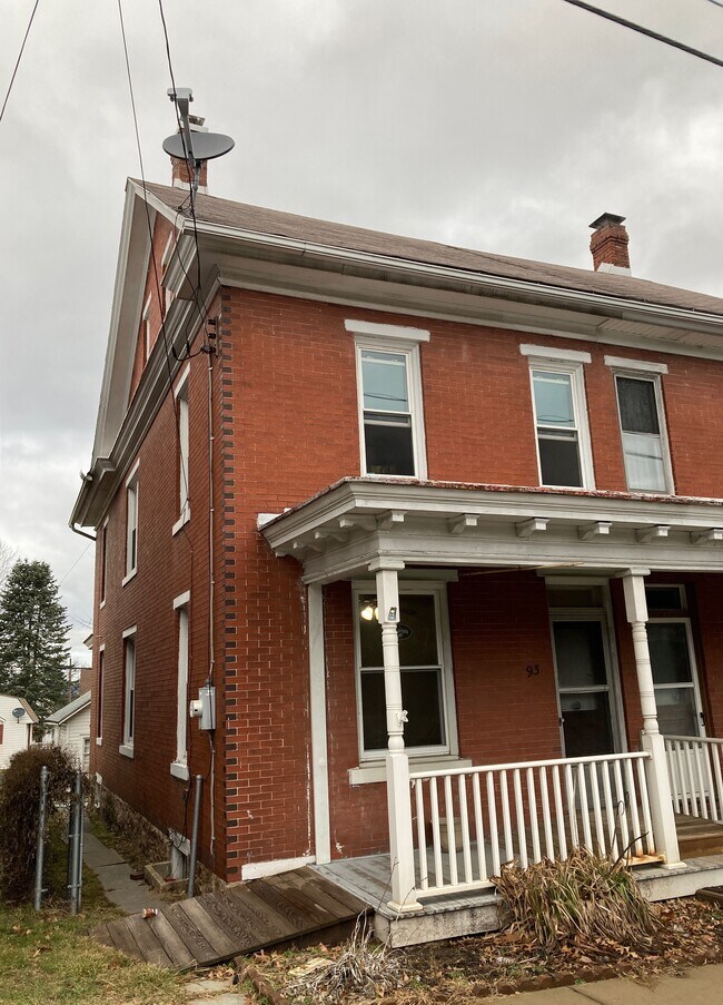 Primary Photo - 93 E Main St