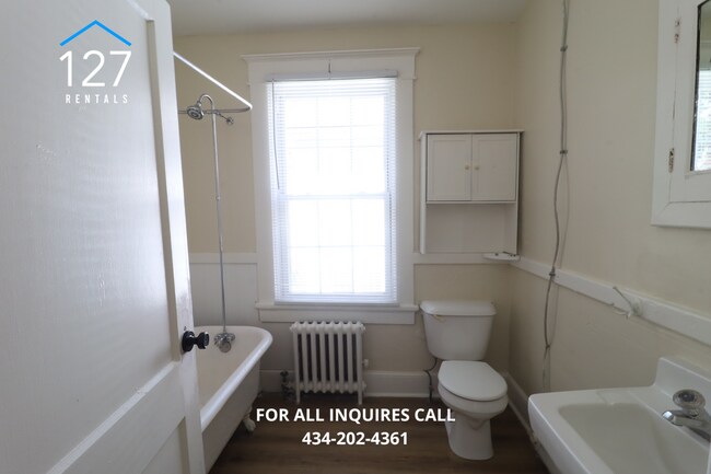 Building Photo - Spacious 2 Bed 1 Bath Duplex in Lynchburg