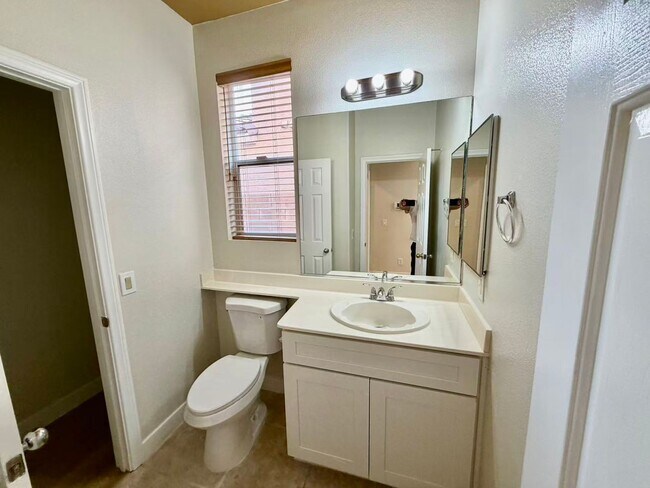 Building Photo - Beautiful and well-maintained two-story home in summerlin