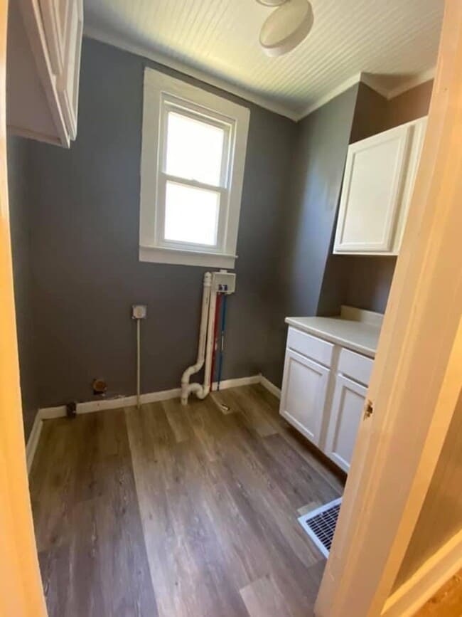 Building Photo - 2225 W Iowa St