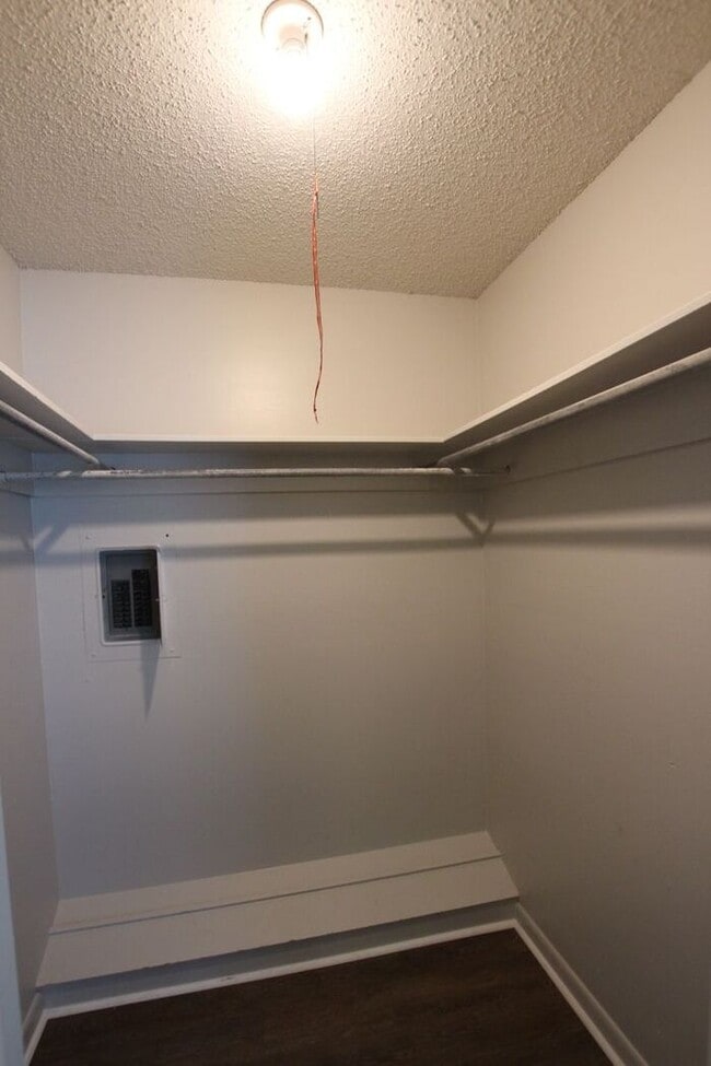 Building Photo - Available Now! Recently remodeled 3/2 in T...