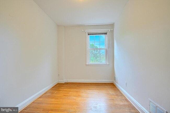 Building Photo - 372 Old Trail