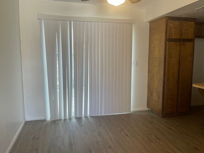 Building Photo - 0484