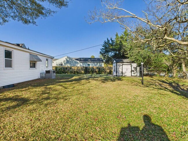 Building Photo - 8000 Diggs Rd