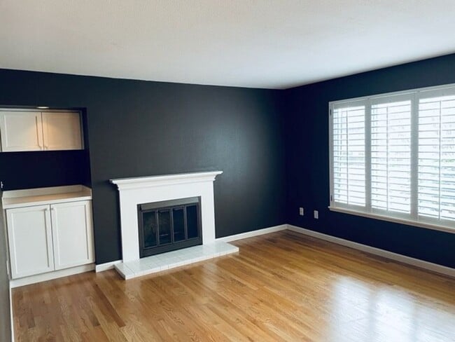 Building Photo - Great Location 2 Bedroom Condo!