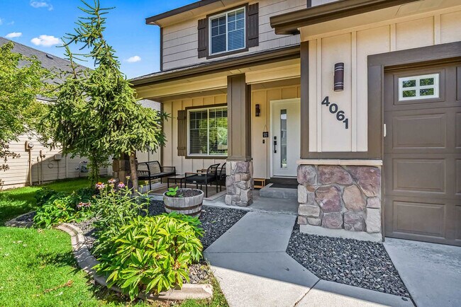 Building Photo - 4061 E Arch Dr