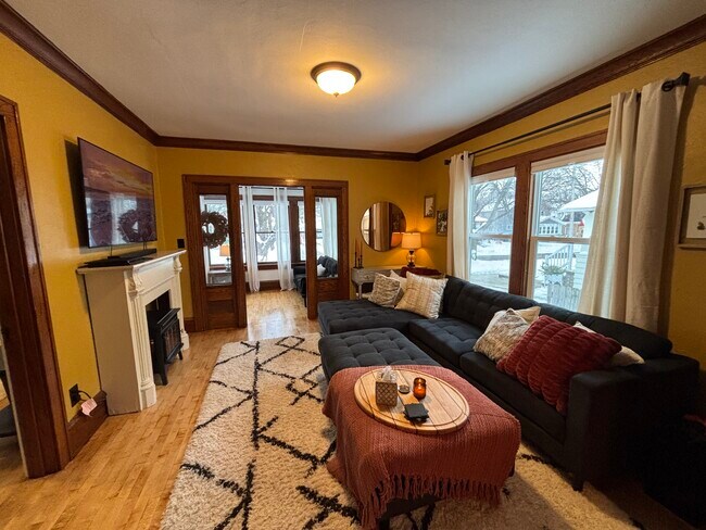 Building Photo - 717 S Fairview St