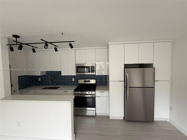 Building Photo - 7441 SW 59th Pl