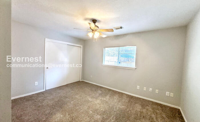 Building Photo - 2527 Pine Shadows Dr