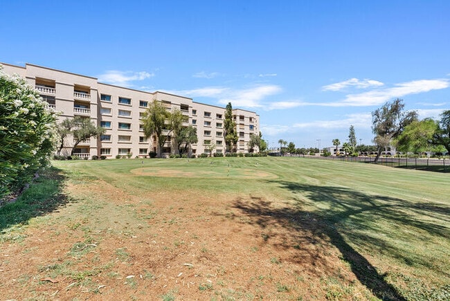 Building Photo - Scottsdale Shadows Condo