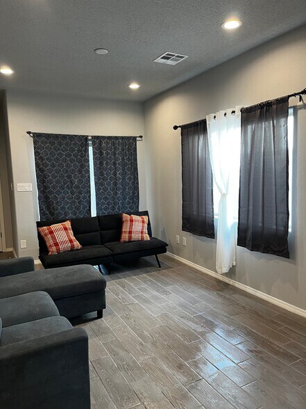Building Photo - 1518 Tierra Verde Loop