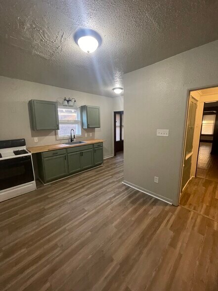 Building Photo - 2708 N 40th St
