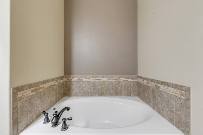 Building Photo - 627 Aeolian Dr