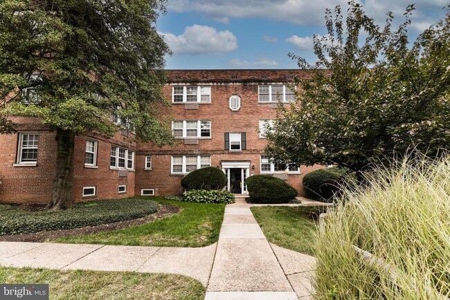 Building Photo - 1808 W Abingdon Dr