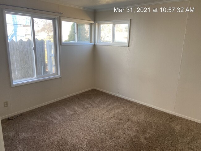 Building Photo - Northtown Area Home