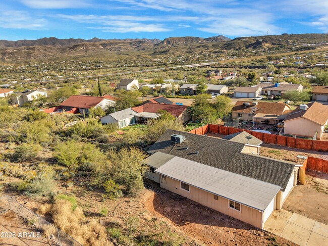 Building Photo - 33665 S Incline Dr
