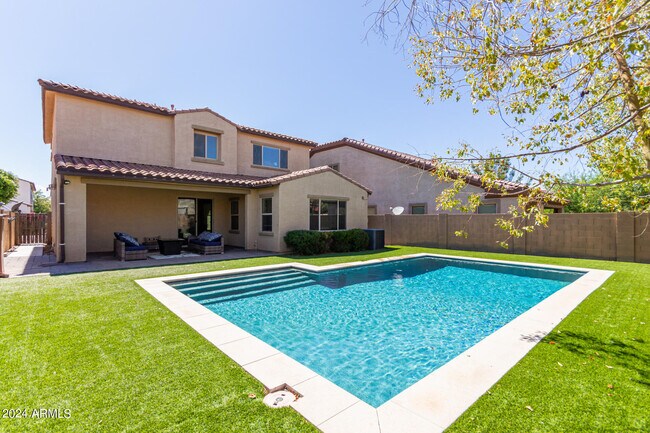 Building Photo - 5429 S Luiseno Blvd