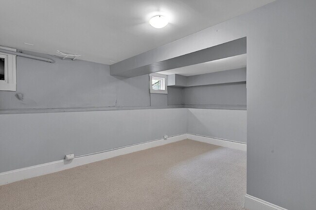 Building Photo - $3,595 - 3 Bed, 2 Bath Updated Home In Den...
