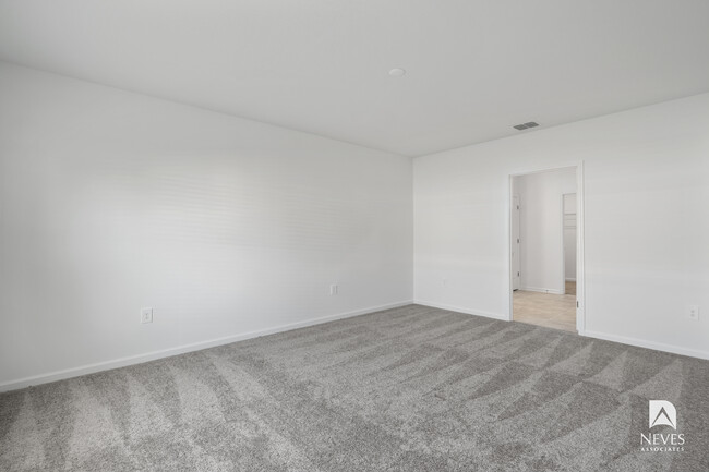 Building Photo - 4980 Worchester Dr