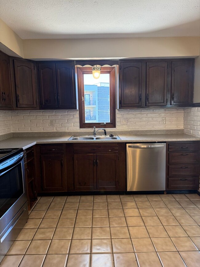 Building Photo - 3 BR / 3 BA Single-family home near Ellettsville