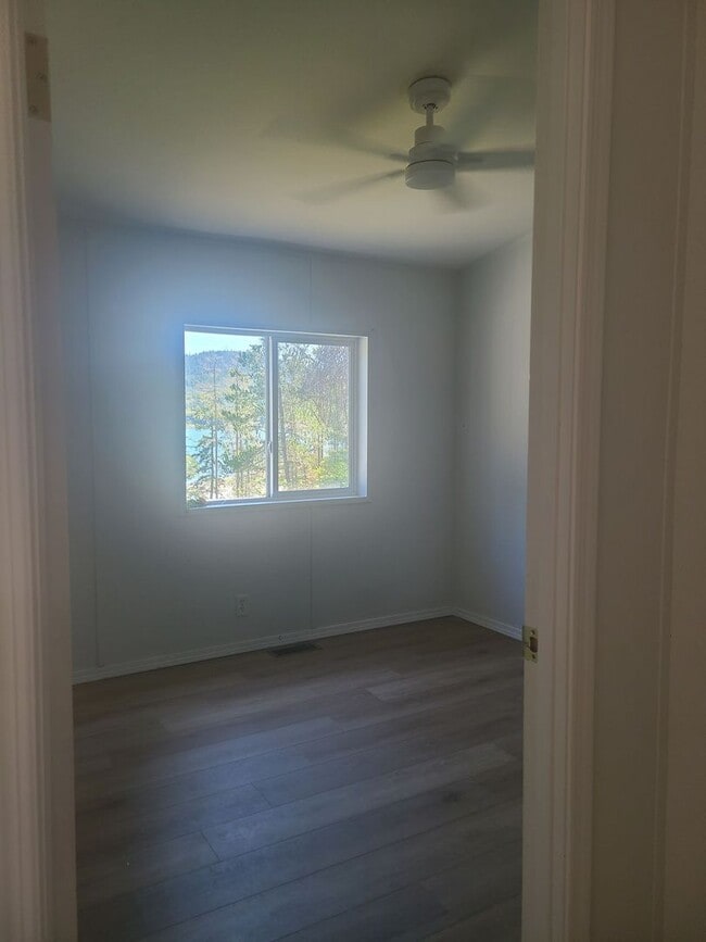Building Photo - For Rent: 3 Bed / 2 Bath Home Near Roche H...